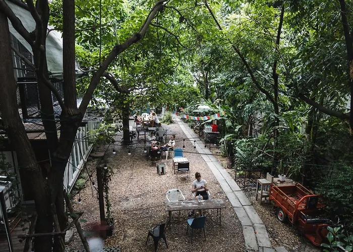 Hostel The Yard *